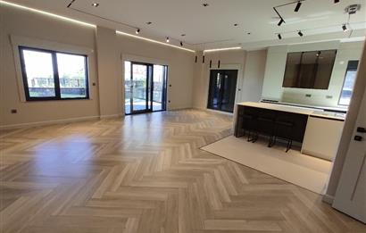 MODERN MİMARİ & DENİZ MANZARALI TRİPLEKS VİLLA MERKEZE BİR ADIM