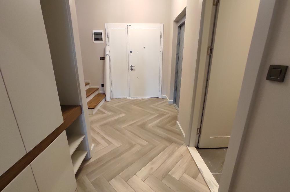 MODERN MİMARİ & DENİZ MANZARALI TRİPLEKS VİLLA MERKEZE BİR ADIM