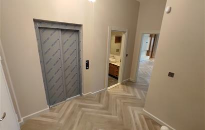 MODERN MİMARİ & DENİZ MANZARALI TRİPLEKS VİLLA MERKEZE BİR ADIM