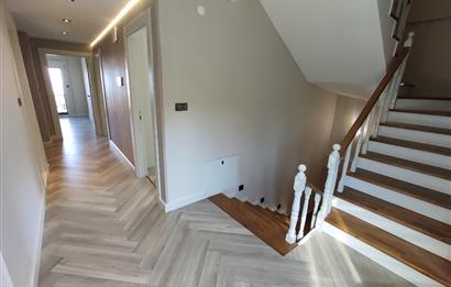 MODERN MİMARİ & DENİZ MANZARALI TRİPLEKS VİLLA MERKEZE BİR ADIM