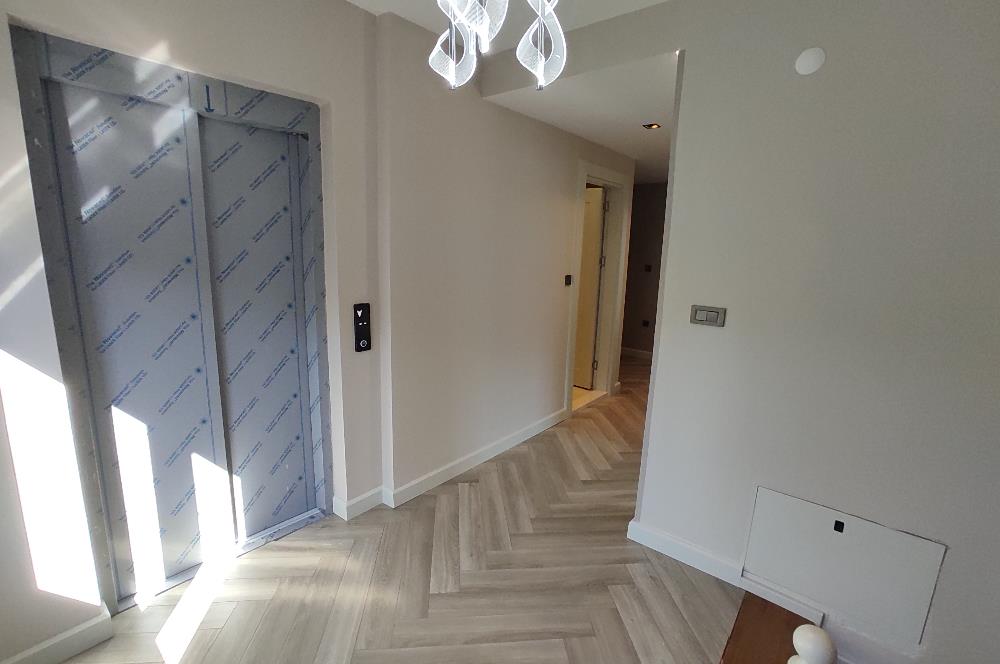 MODERN MİMARİ & DENİZ MANZARALI TRİPLEKS VİLLA MERKEZE BİR ADIM