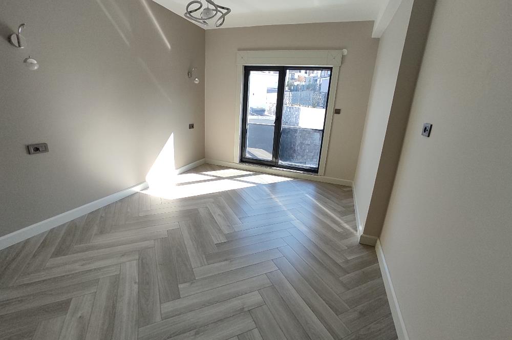 MODERN MİMARİ & DENİZ MANZARALI TRİPLEKS VİLLA MERKEZE BİR ADIM