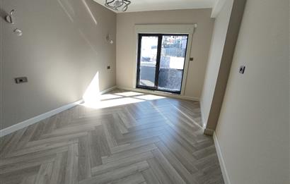 MODERN MİMARİ & DENİZ MANZARALI TRİPLEKS VİLLA MERKEZE BİR ADIM