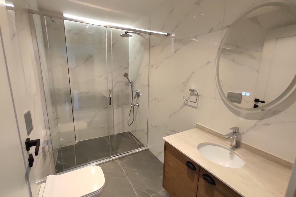 MODERN MİMARİ & DENİZ MANZARALI TRİPLEKS VİLLA MERKEZE BİR ADIM