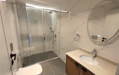 MODERN MİMARİ & DENİZ MANZARALI TRİPLEKS VİLLA MERKEZE BİR ADIM