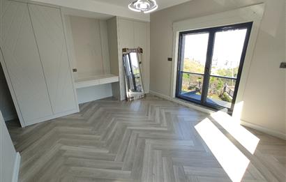 MODERN MİMARİ & DENİZ MANZARALI TRİPLEKS VİLLA MERKEZE BİR ADIM