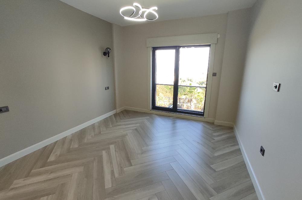 MODERN MİMARİ & DENİZ MANZARALI TRİPLEKS VİLLA MERKEZE BİR ADIM