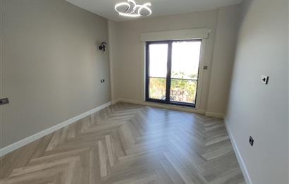 MODERN MİMARİ & DENİZ MANZARALI TRİPLEKS VİLLA MERKEZE BİR ADIM