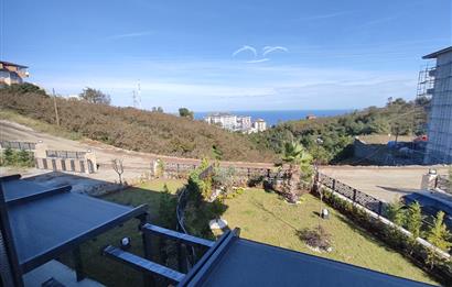 MODERN MİMARİ & DENİZ MANZARALI TRİPLEKS VİLLA MERKEZE BİR ADIM