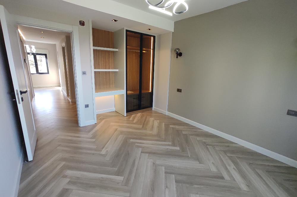 MODERN MİMARİ & DENİZ MANZARALI TRİPLEKS VİLLA MERKEZE BİR ADIM