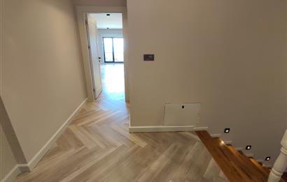 MODERN MİMARİ & DENİZ MANZARALI TRİPLEKS VİLLA MERKEZE BİR ADIM