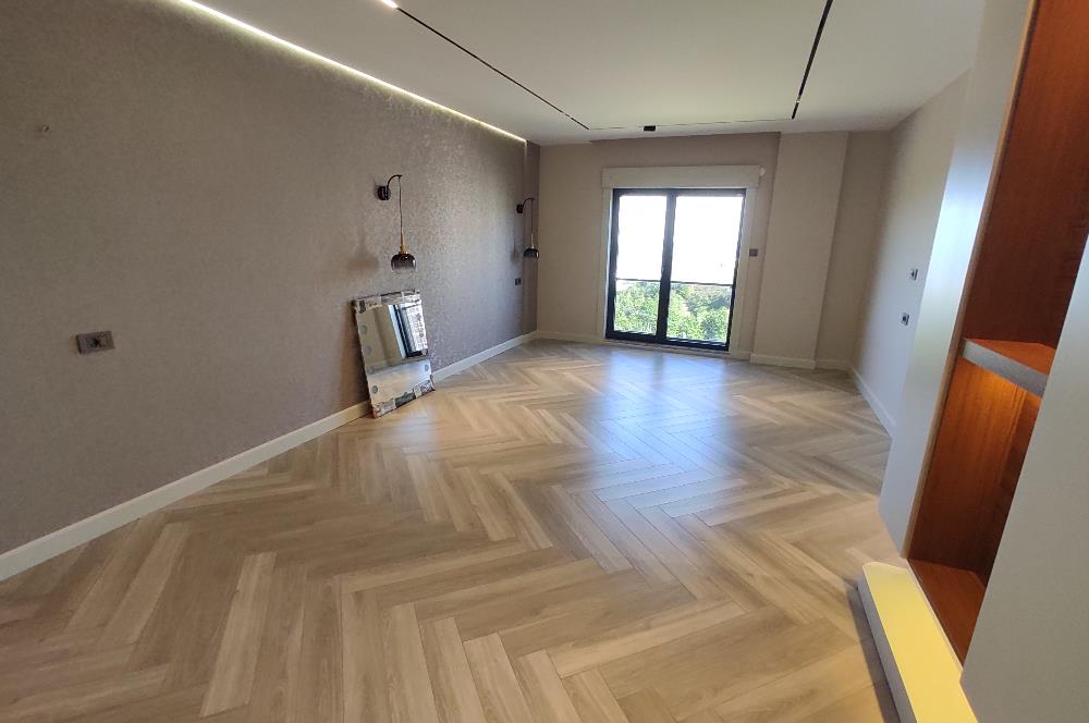 MODERN MİMARİ & DENİZ MANZARALI TRİPLEKS VİLLA MERKEZE BİR ADIM