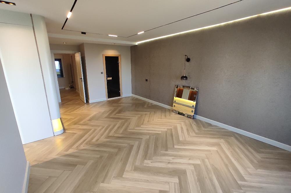 MODERN MİMARİ & DENİZ MANZARALI TRİPLEKS VİLLA MERKEZE BİR ADIM