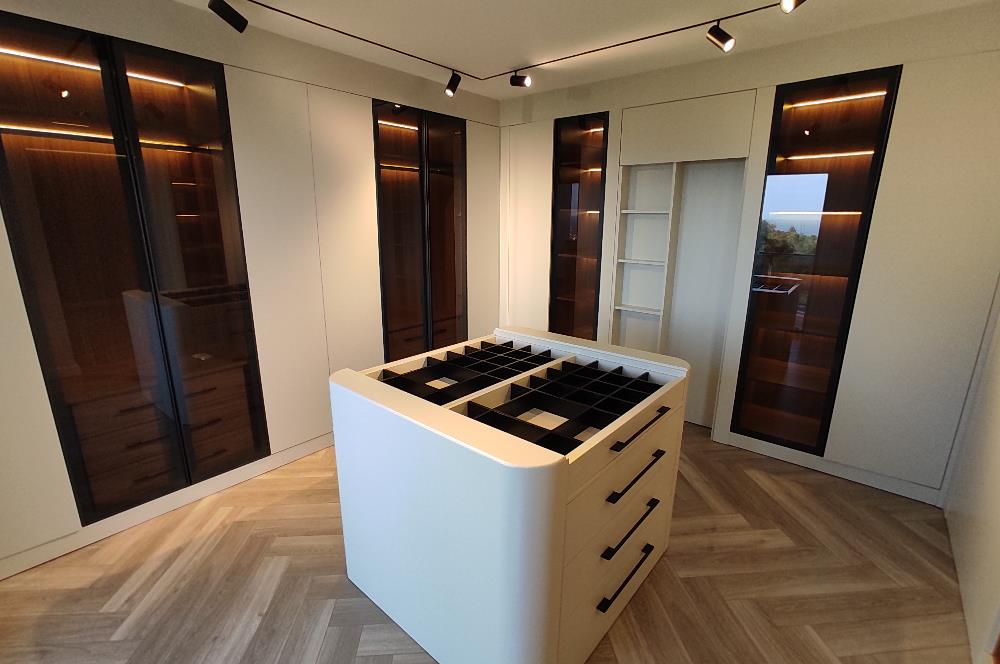 MODERN MİMARİ & DENİZ MANZARALI TRİPLEKS VİLLA MERKEZE BİR ADIM