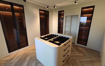 MODERN MİMARİ & DENİZ MANZARALI TRİPLEKS VİLLA MERKEZE BİR ADIM