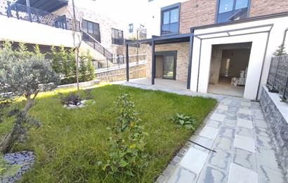 MODERN MİMARİ & DENİZ MANZARALI TRİPLEKS VİLLA MERKEZE BİR ADIM