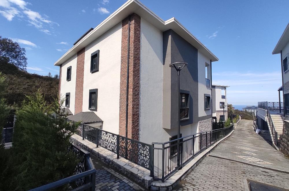 MODERN MİMARİ & DENİZ MANZARALI TRİPLEKS VİLLA MERKEZE BİR ADIM