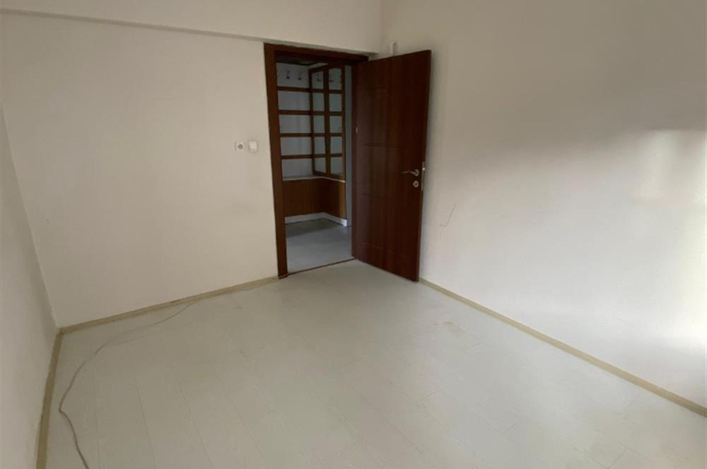 CENTURY 21 PLUS GAYRİMENKUL'DEN YEŞİLYOLDA BAKIMLI SATILIK DAİRE