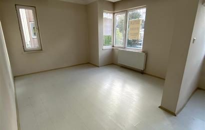 CENTURY 21 PLUS GAYRİMENKUL'DEN YEŞİLYOLDA BAKIMLI SATILIK DAİRE