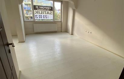 CENTURY 21 PLUS GAYRİMENKUL'DEN YEŞİLYOLDA BAKIMLI SATILIK DAİRE