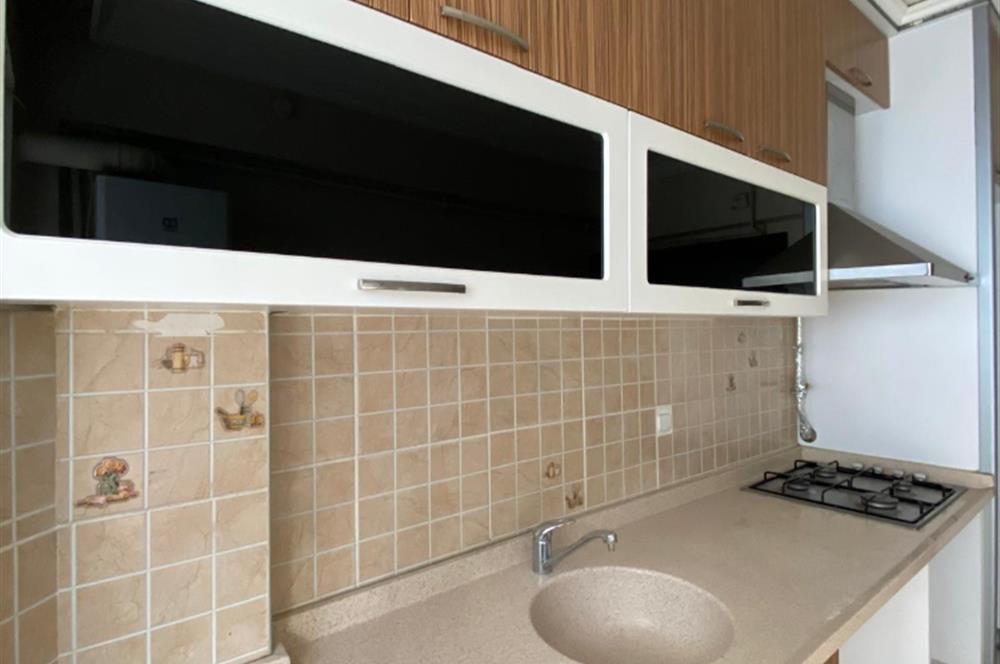 CENTURY 21 PLUS GAYRİMENKUL'DEN YEŞİLYOLDA BAKIMLI SATILIK DAİRE