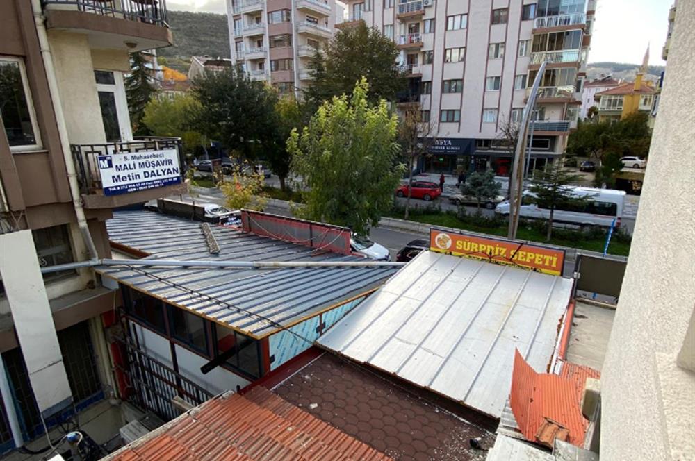 CENTURY 21 PLUS GAYRİMENKUL'DEN YEŞİLYOLDA BAKIMLI SATILIK DAİRE