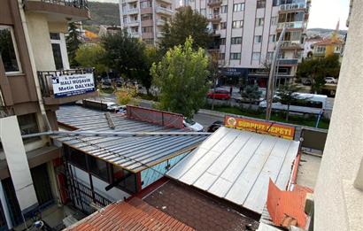 CENTURY 21 PLUS GAYRİMENKUL'DEN YEŞİLYOLDA BAKIMLI SATILIK DAİRE