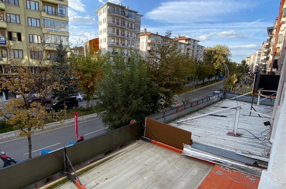 CENTURY 21 PLUS GAYRİMENKUL'DEN YEŞİLYOLDA BAKIMLI SATILIK DAİRE