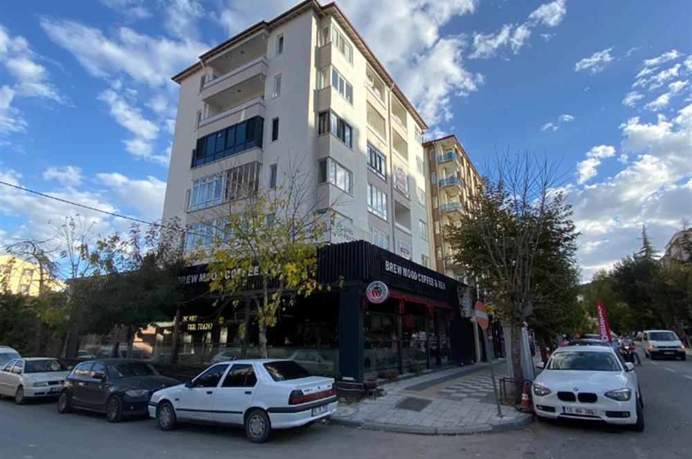 CENTURY 21 PLUS GAYRİMENKUL'DEN YEŞİLYOLDA BAKIMLI SATILIK DAİRE