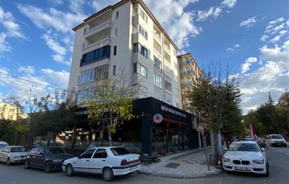 CENTURY 21 PLUS GAYRİMENKUL'DEN YEŞİLYOLDA BAKIMLI SATILIK DAİRE