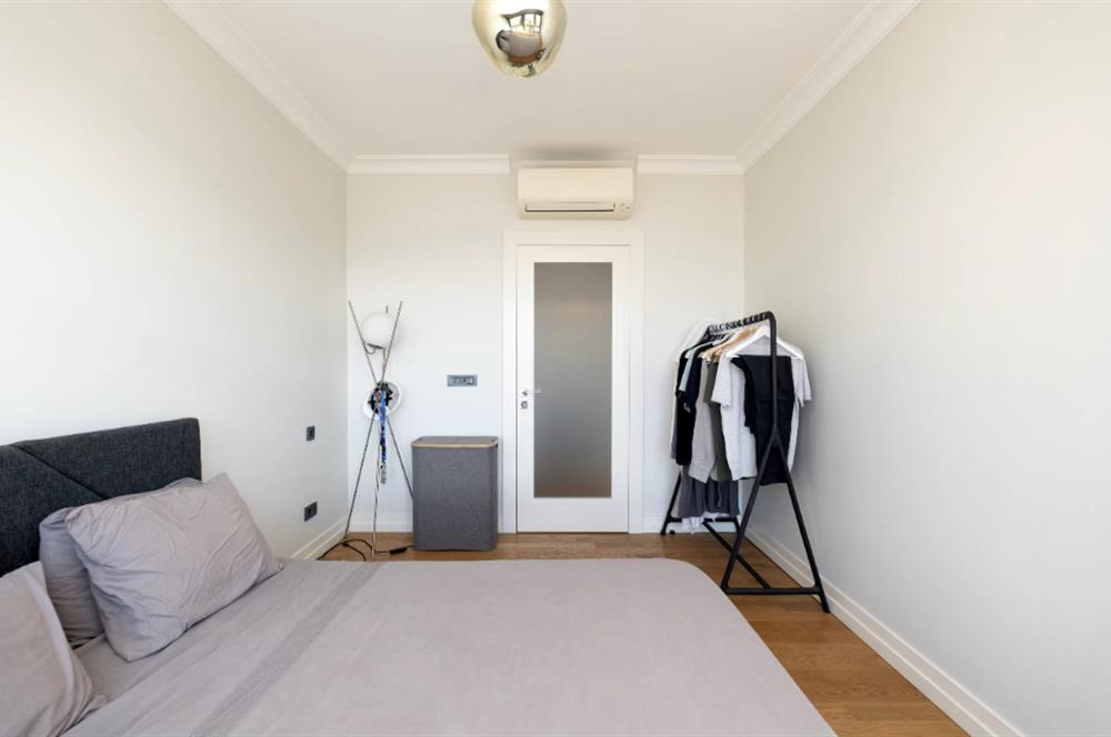 BAĞDAT CADDESİ'NE 2.BİNA,ERENKÖY DİVAN'IN SOKAĞI,DENİZ MANZARALI,BALKONLU,HAVUZLU,4+1