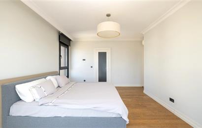 BAĞDAT CADDESİ'NE 2.BİNA,ERENKÖY DİVAN'IN SOKAĞI,DENİZ MANZARALI,BALKONLU,HAVUZLU,4+1