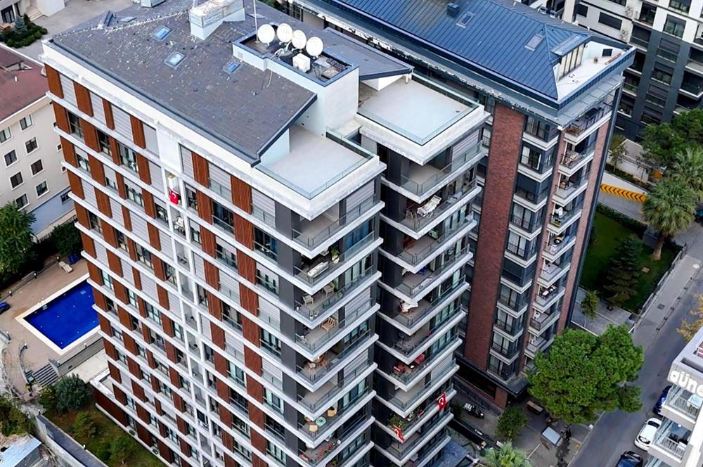 BAĞDAT CADDESİ'NE 2.BİNA,ERENKÖY DİVAN'IN SOKAĞI,DENİZ MANZARALI,BALKONLU,HAVUZLU,4+1