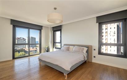 BAĞDAT CADDESİ'NE 2.BİNA,ERENKÖY DİVAN'IN SOKAĞI,DENİZ MANZARALI,BALKONLU,HAVUZLU,4+1