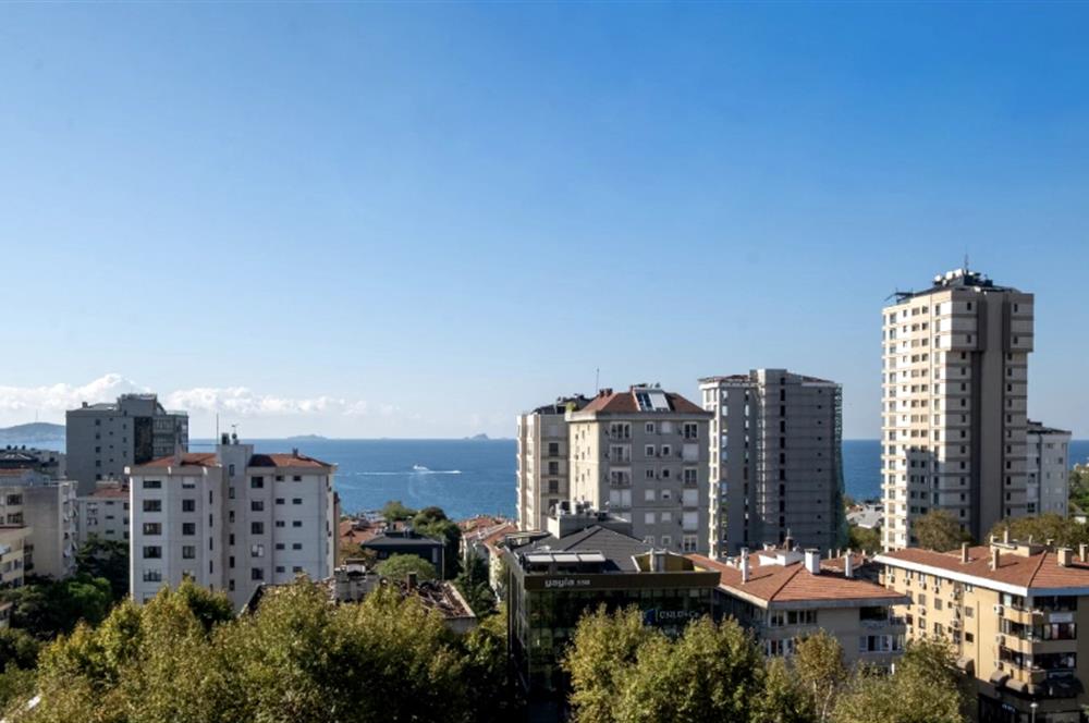 BAĞDAT CADDESİ'NE 2.BİNA,ERENKÖY DİVAN'IN SOKAĞI,DENİZ MANZARALI,BALKONLU,HAVUZLU,4+1