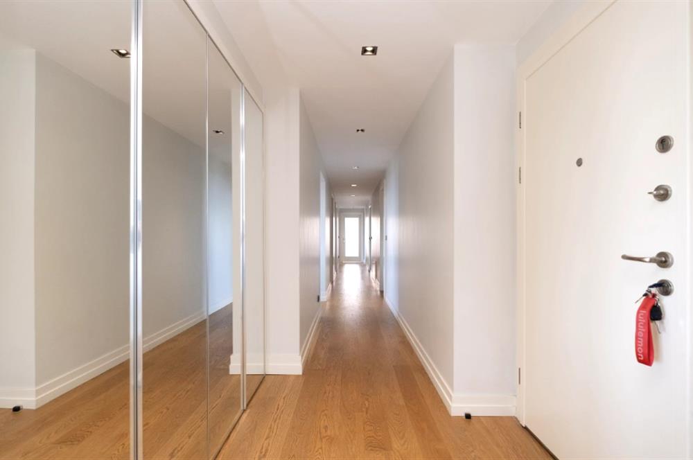 BAĞDAT CADDESİ'NE 2.BİNA,ERENKÖY DİVAN'IN SOKAĞI,DENİZ MANZARALI,BALKONLU,HAVUZLU,4+1