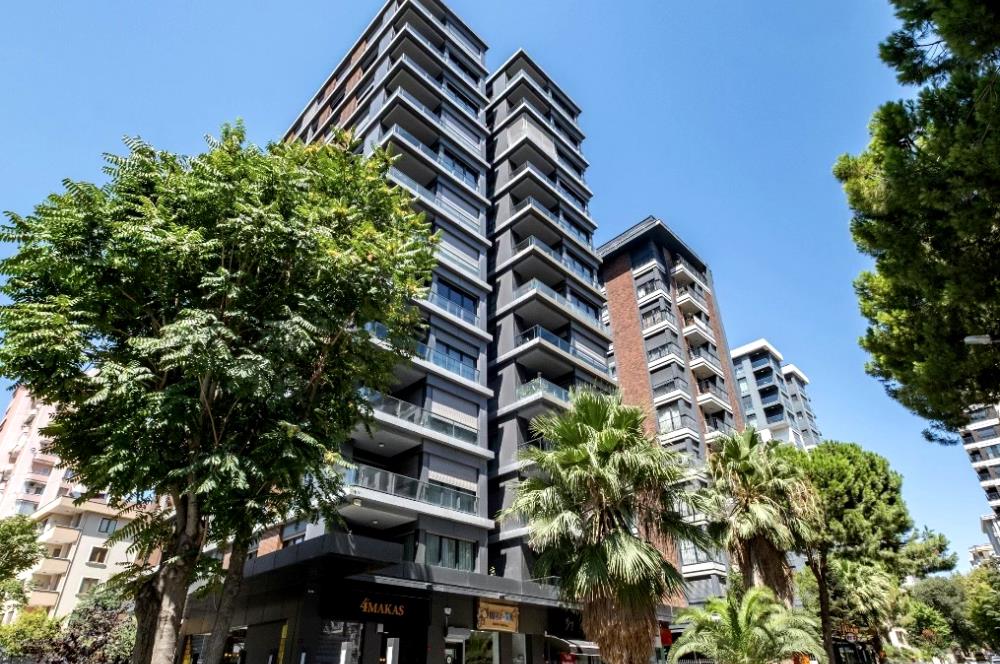 BAĞDAT CADDESİ'NE 2.BİNA,ERENKÖY DİVAN'IN SOKAĞI,DENİZ MANZARALI,BALKONLU,HAVUZLU,4+1