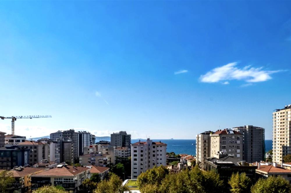 BAĞDAT CADDESİ'NE 2.BİNA,ERENKÖY DİVAN'IN SOKAĞI,DENİZ MANZARALI,BALKONLU,HAVUZLU,4+1