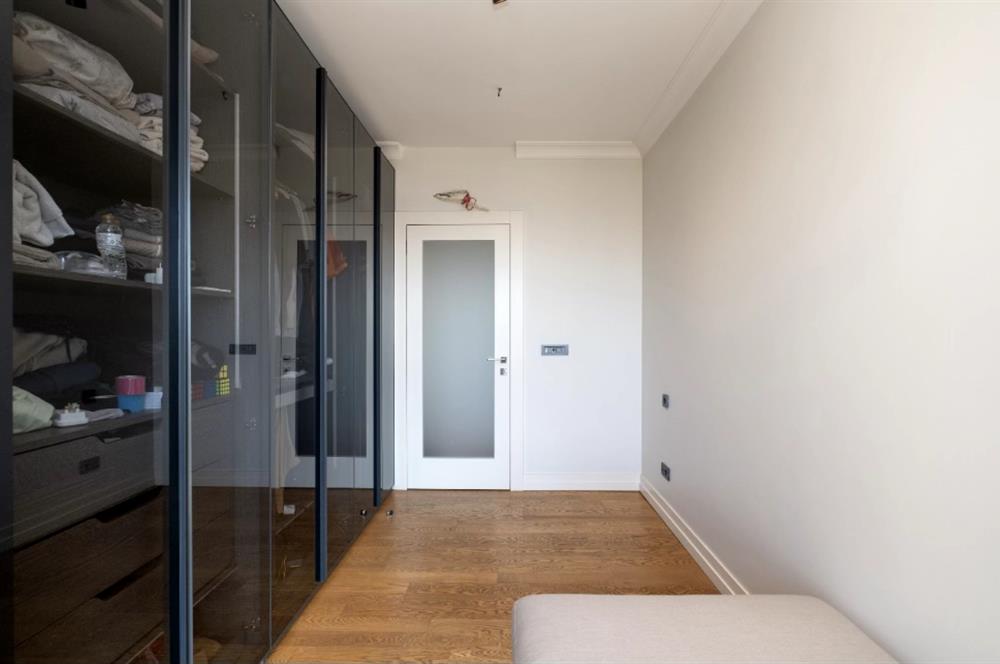 BAĞDAT CADDESİ'NE 2.BİNA,ERENKÖY DİVAN'IN SOKAĞI,DENİZ MANZARALI,BALKONLU,HAVUZLU,4+1