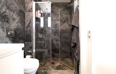 BAĞDAT CADDESİ'NE 2.BİNA,ERENKÖY DİVAN'IN SOKAĞI,DENİZ MANZARALI,BALKONLU,HAVUZLU,4+1