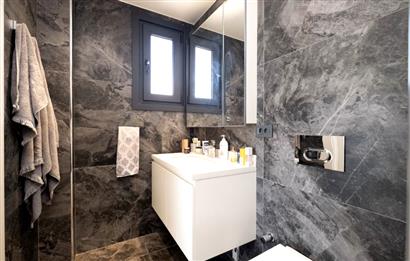 BAĞDAT CADDESİ'NE 2.BİNA,ERENKÖY DİVAN'IN SOKAĞI,DENİZ MANZARALI,BALKONLU,HAVUZLU,4+1