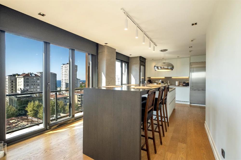 BAĞDAT CADDESİ'NE 2.BİNA,ERENKÖY DİVAN'IN SOKAĞI,DENİZ MANZARALI,BALKONLU,HAVUZLU,4+1