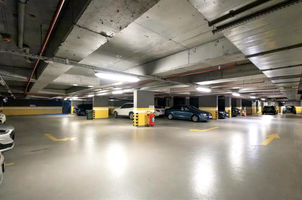 BAĞDAT CADDESİ'NE 2.BİNA,ERENKÖY DİVAN'IN SOKAĞI,DENİZ MANZARALI,BALKONLU,HAVUZLU,4+1