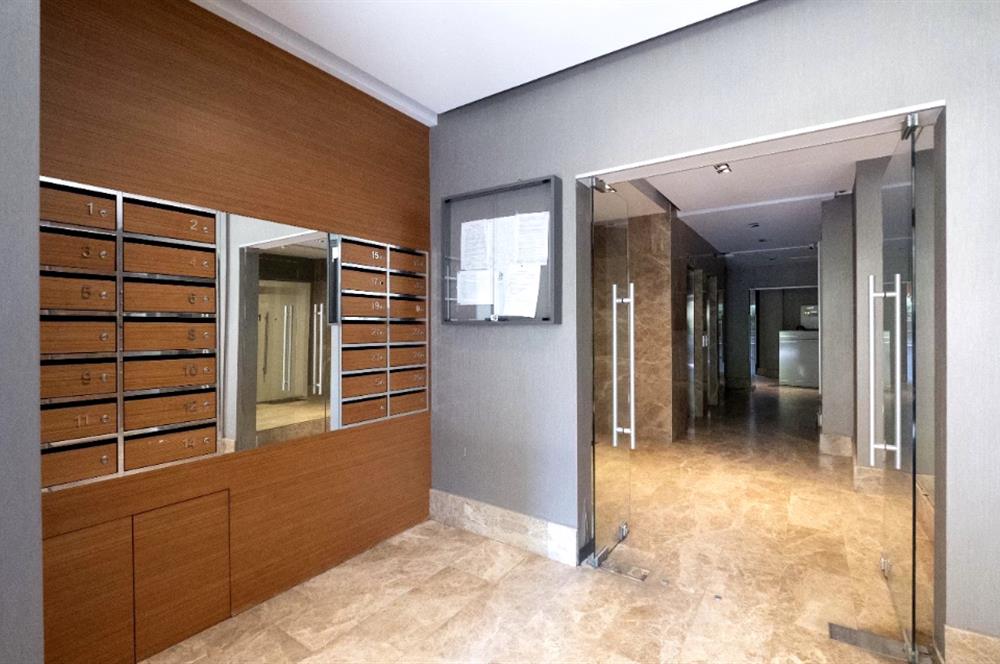 BAĞDAT CADDESİ'NE 2.BİNA,ERENKÖY DİVAN'IN SOKAĞI,DENİZ MANZARALI,BALKONLU,HAVUZLU,4+1