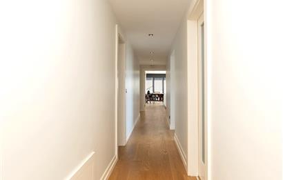 BAĞDAT CADDESİ'NE 2.BİNA,ERENKÖY DİVAN'IN SOKAĞI,DENİZ MANZARALI,BALKONLU,HAVUZLU,4+1