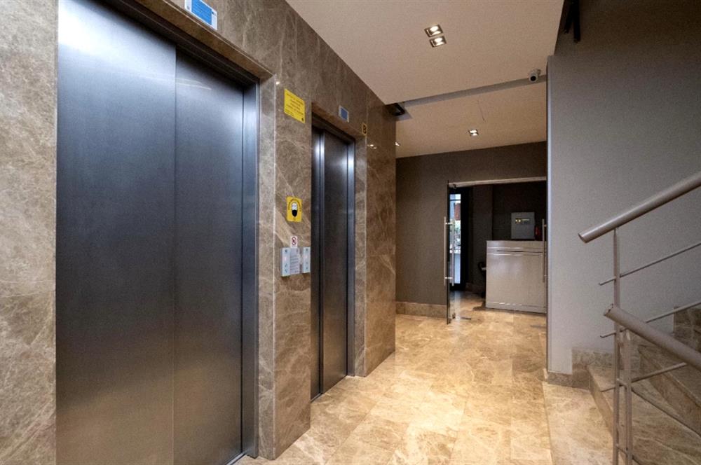 BAĞDAT CADDESİ'NE 2.BİNA,ERENKÖY DİVAN'IN SOKAĞI,DENİZ MANZARALI,BALKONLU,HAVUZLU,4+1