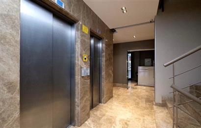 BAĞDAT CADDESİ'NE 2.BİNA,ERENKÖY DİVAN'IN SOKAĞI,DENİZ MANZARALI,BALKONLU,HAVUZLU,4+1