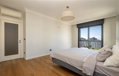 BAĞDAT CADDESİ'NE 2.BİNA,ERENKÖY DİVAN'IN SOKAĞI,DENİZ MANZARALI,BALKONLU,HAVUZLU,4+1