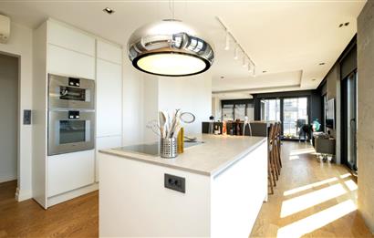 BAĞDAT CADDESİ'NE 2.BİNA,ERENKÖY DİVAN'IN SOKAĞI,DENİZ MANZARALI,BALKONLU,HAVUZLU,4+1