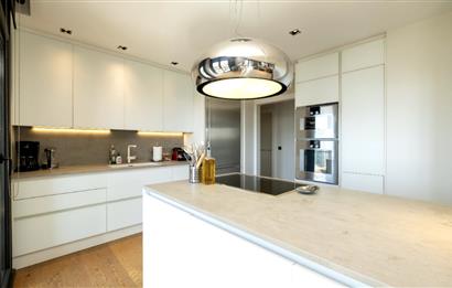 BAĞDAT CADDESİ'NE 2.BİNA,ERENKÖY DİVAN'IN SOKAĞI,DENİZ MANZARALI,BALKONLU,HAVUZLU,4+1